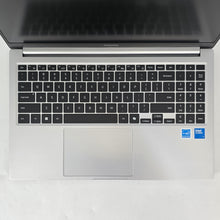 Load image into Gallery viewer, Samsung Galaxy Book4 15.6 Silver 1.8 GHz Intel Core 7 16GB RAM 512GB Solid State Drive