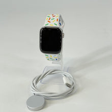 Load image into Gallery viewer, Apple Watch (Series 8) 45mm Silver Unlocked 32GB