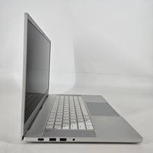 Load image into Gallery viewer, Razer Blade 15 Advanced 2019 Silver 2.6 GHz Intel Core i7 9th Gen. 16GB RAM 512GB Solid State Drive NVIDIA GeForce RTX 2070 8 GB
