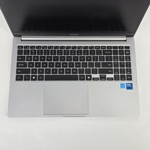 Load image into Gallery viewer, Samsung Galaxy Book4 15.6 Silver 1.8 GHz Intel Core 7 16GB RAM 512GB Solid State Drive