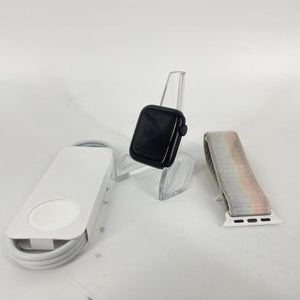 Apple Watch SE (2nd Gen.) (GPS) Midnight Aluminum 40mm w/ Pride Sport Loop Good