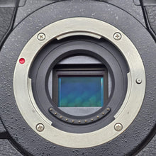 Load image into Gallery viewer, Panasonic Lumix GH5 20.3MP Black