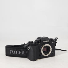 Load image into Gallery viewer, Fujifilm X-T4 26.1MP Black