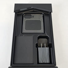 Load image into Gallery viewer, Motorola Razr (2022) 8GB RAM 256GB Black (GSM Unlocked)