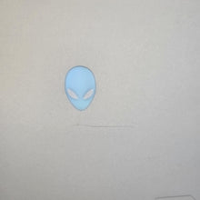 Load image into Gallery viewer, Dell Alienware X14 R2 Silver 2.4 GHz Intel Core i7 13th Gen. 32GB RAM 1TB Solid State Drive NVIDIA GeForce RTX 4060 8 GB