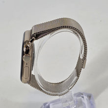 Load image into Gallery viewer, Apple Watch (Series 11) 42mm Gold Unlocked 64GB
