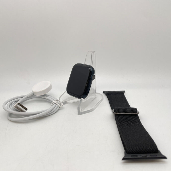 Apple Watch Series 8 (GPS) Midnight Aluminum 45mm w/ Black Sport Loop Excellent