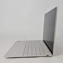 Load image into Gallery viewer, XPS 13 9350 Silver 2.2 GHz Intel Core Ultra 7 Series 2 32GB RAM 1TB Solid State Drive