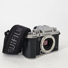 Load image into Gallery viewer, Fujifilm X-T5 40MP Silver