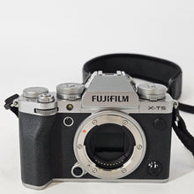 Load image into Gallery viewer, Fujifilm X-T5 40MP Silver