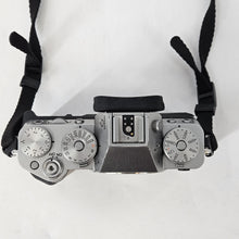 Load image into Gallery viewer, Fujifilm X-T5 40MP Silver