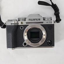 Load image into Gallery viewer, Fujifilm X-T5 40MP Silver