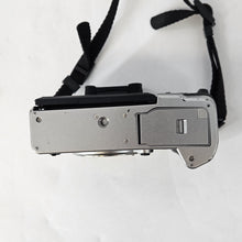 Load image into Gallery viewer, Fujifilm X-T5 40MP Silver