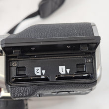 Load image into Gallery viewer, Fujifilm X-T5 40MP Silver