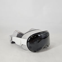 Load image into Gallery viewer, Apple Vision Pro (M5) 1TB
