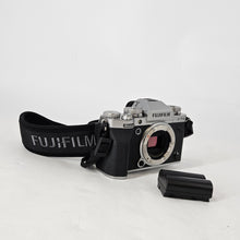 Load image into Gallery viewer, Fujifilm X-T5 40MP Silver
