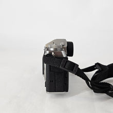 Load image into Gallery viewer, Fujifilm X-T5 40MP Silver
