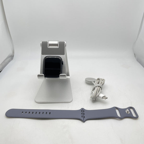 Apple Watch Series 7 (GPS) Space Black Sport 45mm w/ Gray Sport - Excellent