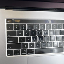 Load image into Gallery viewer, Apple MacBook Pro 16 Touch Bar 2019 Silver 2.6 GHz Intel Core i7 9th Gen. 16GB RAM 512GB Solid State Drive AMD Radeon Pro 5500M 8 GB