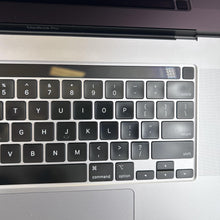 Load image into Gallery viewer, Apple MacBook Pro 16 Touch Bar 2019 Silver 2.6 GHz Intel Core i7 9th Gen. 16GB RAM 512GB Solid State Drive AMD Radeon Pro 5500M 8 GB