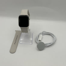 Load image into Gallery viewer, Apple Watch (Series 9) 41mm Silver Unlocked 64GB