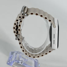 Load image into Gallery viewer, Apple Watch (Series 5) 40mm White Unlocked 32GB
