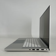 Load image into Gallery viewer, Razer Blade 15 Base 2020 Silver 2.6 GHz Intel Core i7 10th Gen. 16GB RAM 512GB Solid State Drive NVIDIA GeForce RTX 2070 8 GB