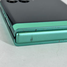 Load image into Gallery viewer, Motorola Razr (2025) 256GB Green (GSM Unlocked)
