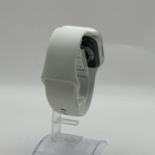 Load image into Gallery viewer, Apple Watch (Series 8) 41mm Silver Unlocked 32GB