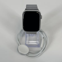 Load image into Gallery viewer, Apple Watch (Series 8) 45mm Silver Unlocked 32GB