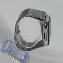 Load image into Gallery viewer, Apple Watch (Series 8) 45mm Silver Unlocked 32GB