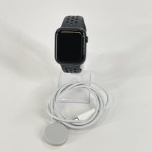 Load image into Gallery viewer, Apple Watch (Series 7) 45mm Black Unlocked 32GB