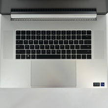 Load image into Gallery viewer, Razer Blade 18 2023 White 2.2 GHz Intel Core i9 13th Gen. 64GB RAM 2TB Solid State Drive 4TB Solid State Drive NVIDIA GeForce RTX 4090 16 GB