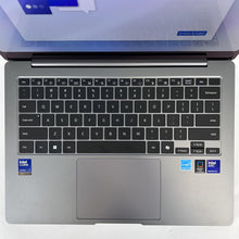 Load image into Gallery viewer, Samsung Galaxy Book5 Pro 14 Silver 2.2 GHz Intel Core Ultra 7 Series 2 32GB RAM 1TB Solid State Drive