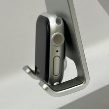 Load image into Gallery viewer, Apple Watch (Series 8) 41mm Silver WiFi 32GB