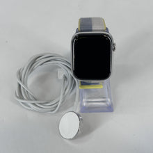 Load image into Gallery viewer, Apple Watch (Series 7) 45mm Silver WiFi 32GB