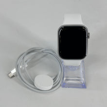 Load image into Gallery viewer, Apple Watch (Series 8) 45mm Silver Unlocked 32GB