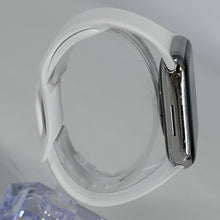 Load image into Gallery viewer, Apple Watch (Series 8) 45mm Silver Unlocked 32GB