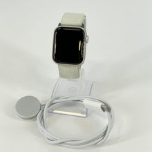 Load image into Gallery viewer, Apple Watch (SE) 2nd Gen. 40mm Gold WiFi 32GB