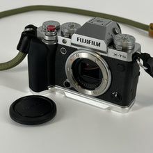 Load image into Gallery viewer, Fujifilm X-T5 40.2MP Black