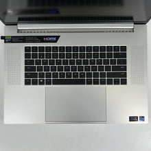 Load image into Gallery viewer, Razer Blade 18 2023 White 2.2 GHz Intel Core i9 13th Gen. 32GB RAM 2TB Solid State Drive NVIDIA GeForce RTX 4090 16 GB