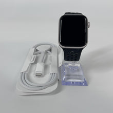 Load image into Gallery viewer, Apple Watch SE 3 44mm Starlight Unlocked 64GB