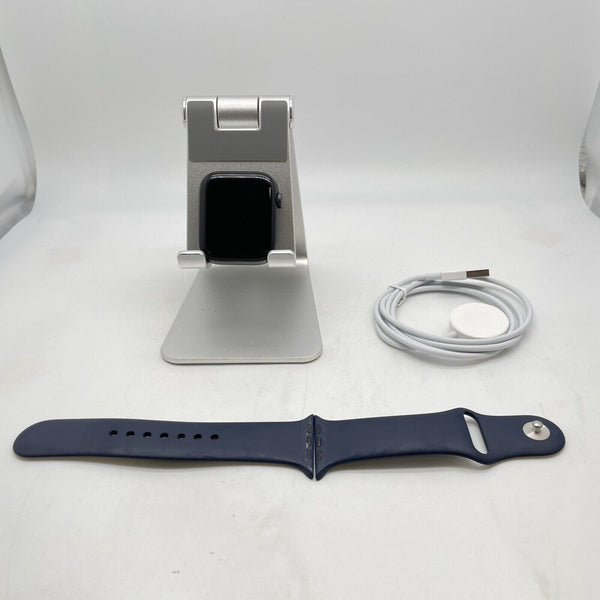 Apple Watch Series 6 (GPS) Space Gray Sport 44mm w/ Blue Sport - Good