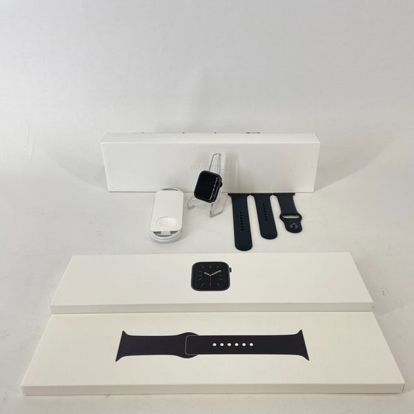 Apple Watch Series 6 Cellular Space Gray Aluminum 40mm w/ Black Sport Band Good