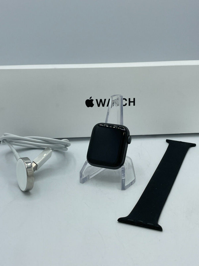 Apple Watch SE (GPS) Space Gray Aluminum 40mm w/ Black Solo Loop