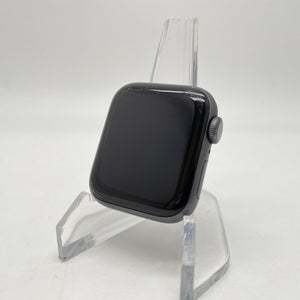 Apple Watch Series 4 (GPS) Space Black Aluminum 40mm w/ Black Sport Band