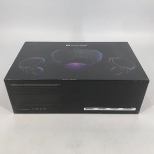 Oculus Quest VR Headset 64 GB - NEW & SEALED!!