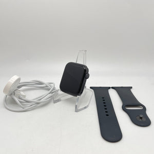 Apple Watch SE (GPS) Space Gray Aluminum 44mm w/ Black Sport Band Good