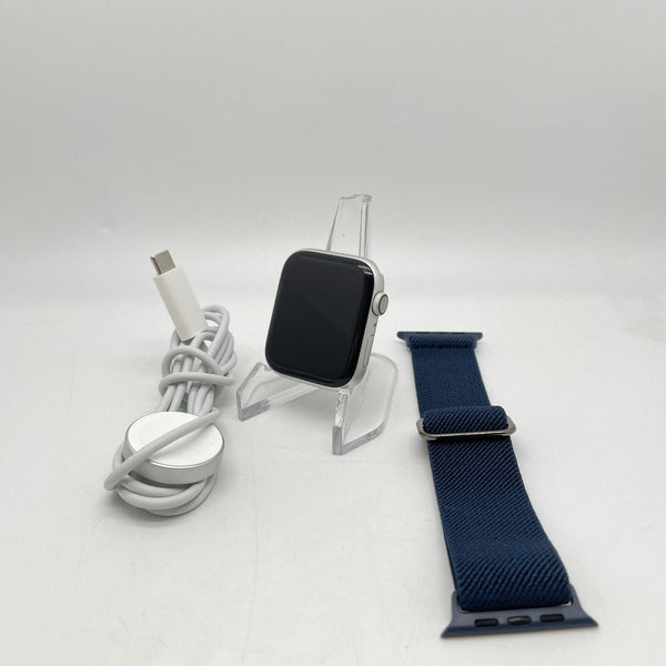 Apple Watch Series 4 (GPS) Silver Aluminum 44mm w/ Blue Sport Loop Excellent