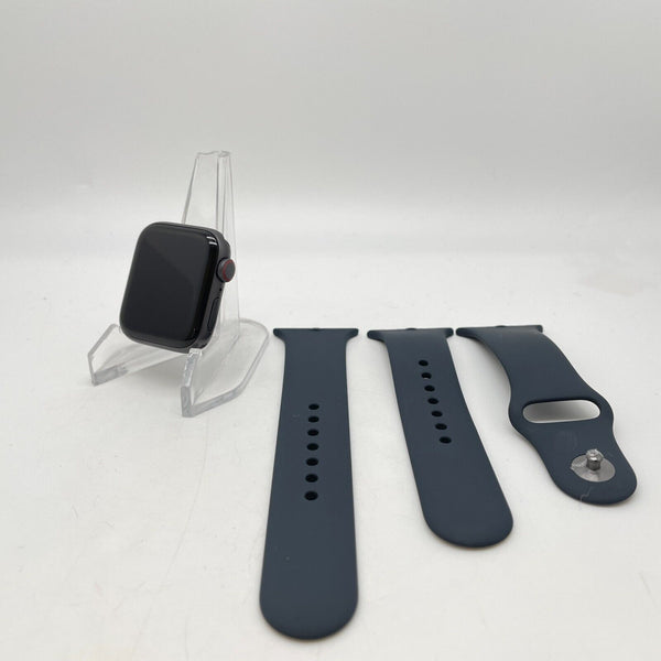 Apple Watch SE Cellular Space Gray Aluminum 40mm w/ Black Sport Band